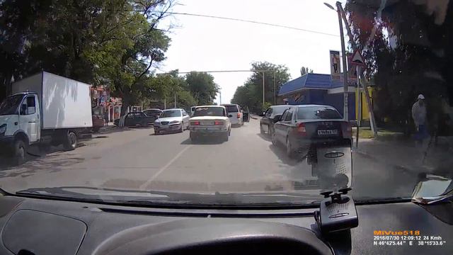 Ейск ПДД 30 07 2016 Хамская опасная езда неадекватных гостей города курорта Ейска смотреть онлайн