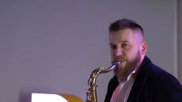 "Rock around the clock" saxophone tenor Syvax смотреть онлайн