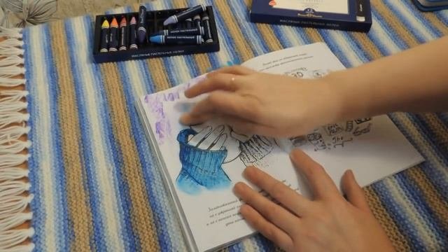 КАК МОЖНО  РАСКРАШИВАТЬ В РАСКРАСКАХ АНТИСТРЕСС ПАСТЕЛЬНЫМИ МАСЛЯНЫМИ МЕЛКАМИ