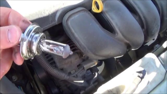 How to change Pontiac Vibe / Toyota Matrix headlight bulb смотреть онлайн