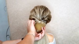 Стильный низкий пучок в 2023 года / Учебник по прическам