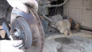 Замена передних тормозных дисков и колодок