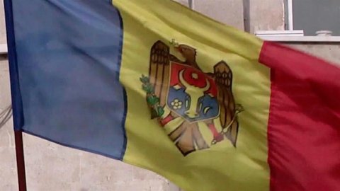 В Молдавии в преддверии 9 Мая напомнили жителям о запрете на публичное ношение георгиевской ленты
