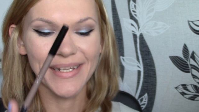 Бюджетный макияж с яркими голубыми тенями смотреть онлайн