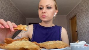 МУКБАНГ ЧЕБУРЕКИ С МЯСОМ _ MUKBANG _ СОЧНЫЕ ХРУСТЯЩИЕ ЧЕБУРЕКИ АСМР