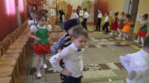 Общий танец "По лесочку мы гуляем... " в детском саду