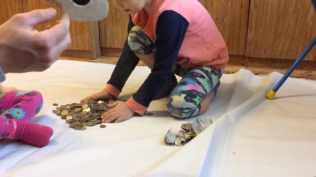 ОТКРЫВАЕМ КОПИЛКУ НА 8 МАРТА. ПОКУПАЕМ ДОМИК ДЛЯ КУКОЛ ! смотреть онлайн