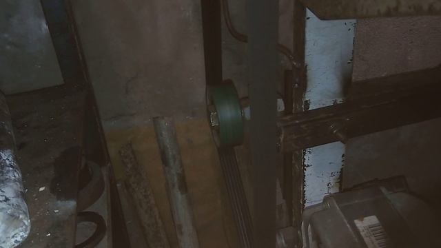 Токарный станок по металлу.