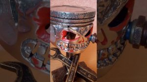 Череп из поршня