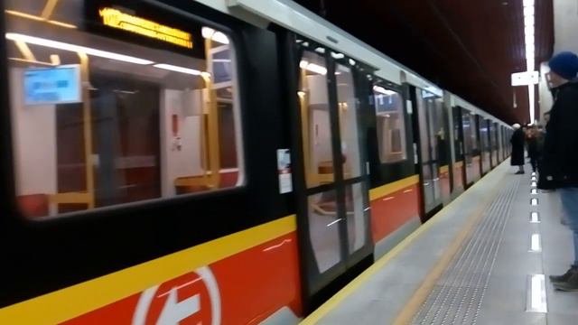 Варшава. Метро. 12.12.2018.(2) смотреть онлайн