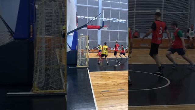 Закрыл ворота и побежал сам забивать смотреть онлайн