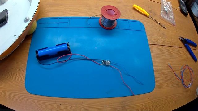 Настенные часы на литиевом аккумуляторе 18650 вместо пальчиковой батарейки АА . смотреть онлайн