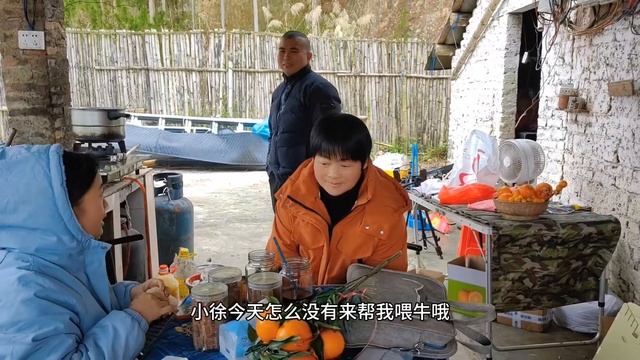 阿平这两天时不时来找徐姐帮忙卖果，他是什么意思？ смотреть онлайн