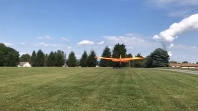 Quicksilver MX ultralight taking off from yard смотреть онлайн