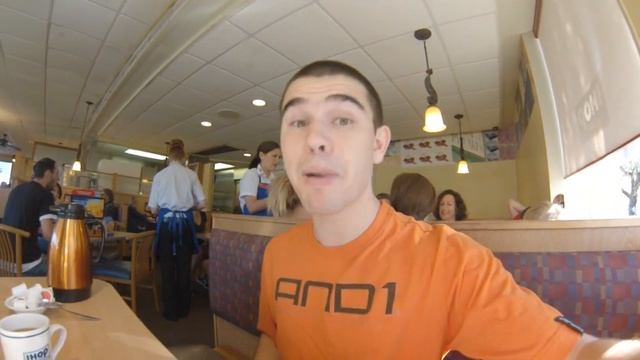 VLOG 03/15 | Типичный американский завтрак | Ресторан IHOP | Омлет, бекон, блины и кофе | GoPro HD смотреть онлайн