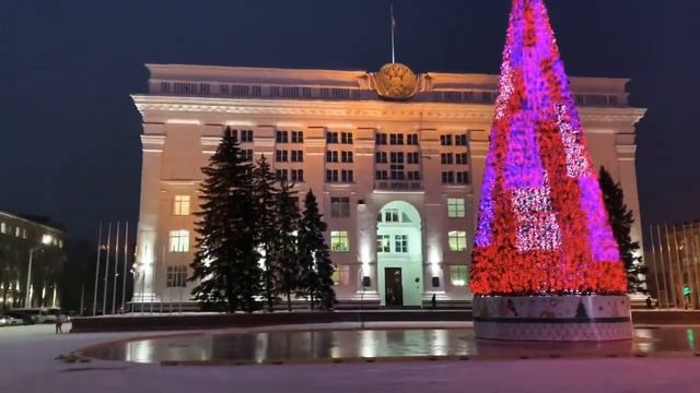 Главная новогодняя Елка в г. Кемерово за 18 млн ₽, электронная красавица смотреть онлайн