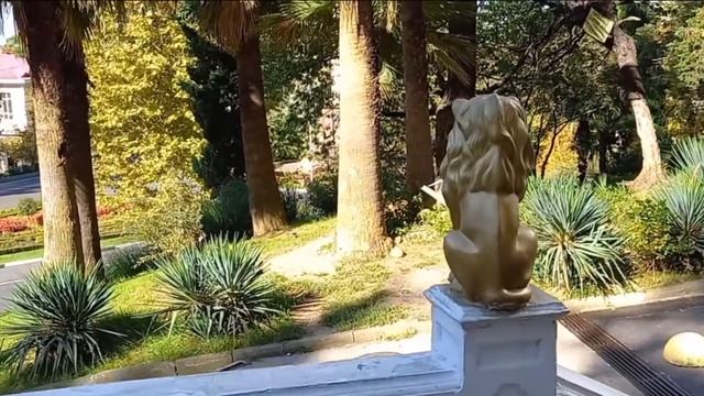 Сочи. Обалдеть!!! Это вход в сетевой магазин? Или во дворец? смотреть онлайн