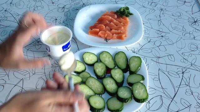 ЗАКУСКА С ЛОСОСЕМ! ПРОСТОЙ РЕЦЕПТ! смотреть онлайн