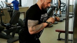 Разгибание на трицепс в кроссовере