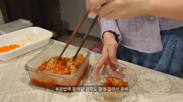 ENG) vlog ?매운 떡볶이 먹고, 명절음식 만들기. 접는김밥 만들어 먹고 보낸 설날 연휴 일상. 모듬전, 달래된장찌개, 훈제오리, 양념 장어구이, 초코롤빵, 피자빵, 빵쇼핑