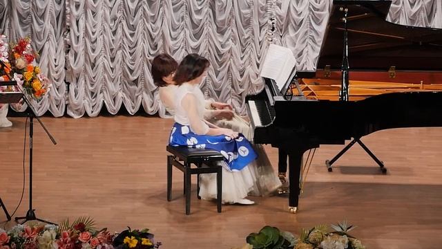 АПРЕЛЬСКИЙ ДИВЕРТИСМЕНТ смотреть онлайн