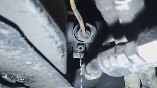 Пробка краник слива охлаждающей жидкости audi a6 c5 . Антифриза, воды, тосола ... смотреть онлайн