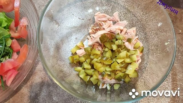 Салат " Утро в колхозе" с копченым мясом и овощами