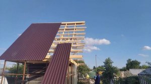 укладываем профлист на крышу
