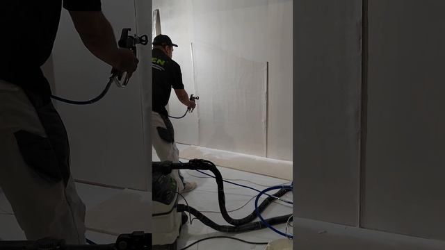 механизированная шпаклёвка толстым слоем на выставке югбест