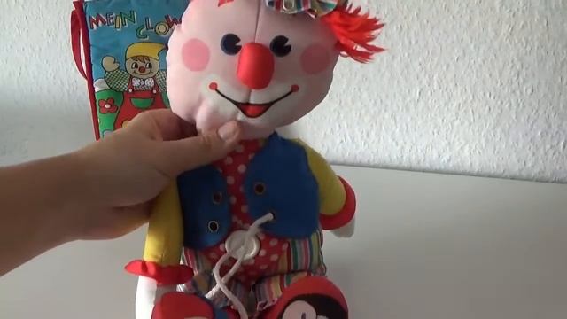 Развивающие игрушки от 1 года. Развивающая книжка и кукла-клоун смотреть онлайн