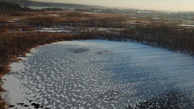Бездонное озеро зимой