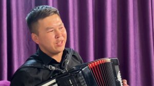 Элмирбек Иманалиевдин "Каркыралар" чыгармасы. Аткаруучу: Бекназар Камчыбеков