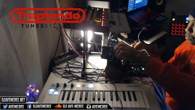 live Electro Bass Jam using Moog Mother 32, 0-Coast, Arturia Keystep, Akai Tom Cat, Alesis Multimix смотреть онлайн