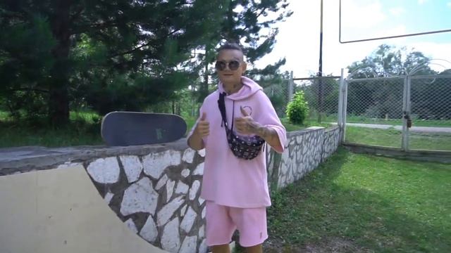 Построили СКЕЙТ-ПАРК на ДАЧЕ! (БЕЗ МАТОВ) смотреть онлайн