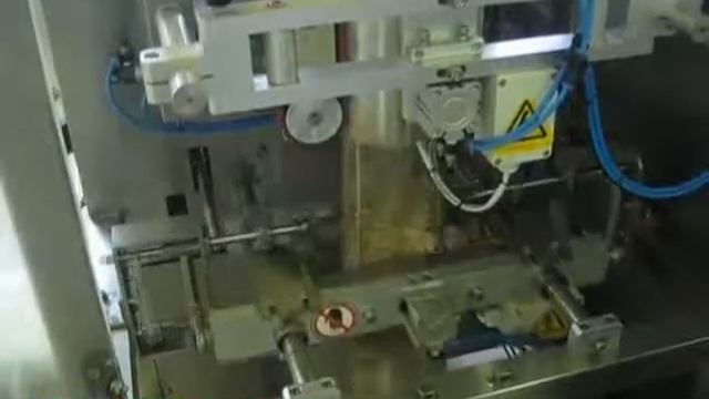 Вертикальная упаковочная машина - вертикалка - упаковка печенья в пленку - MVI 0859 смотреть онлайн