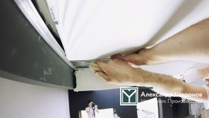 Классический вариант натяжного потолка с потолочным плинтусом/6 стенд/шоурум натяжных потолков Мари