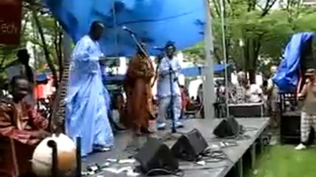Toumani Diabate @ Metrotech Brooklyn смотреть онлайн