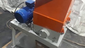 Дробление измельчение бракованных изделий из стекла МИГ-300 сетка 20 мм.mp4