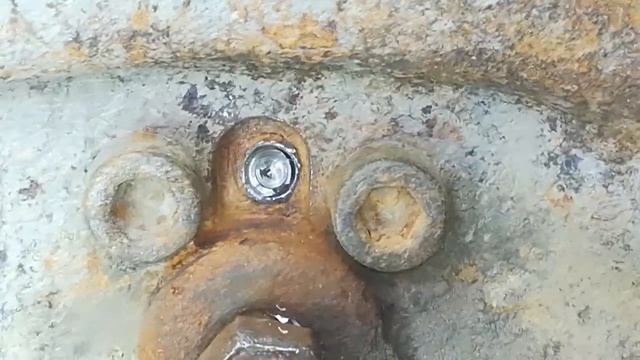 AUDI 100 сломался штуцер прокачки в рабочем цилиндре тормозов высверливаем с сохранен смотреть онлайн