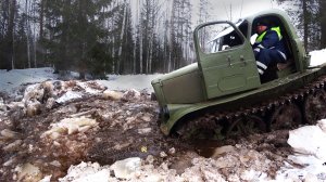 ГАЗ 66 и АТ-Л весной на самодельном зимнике