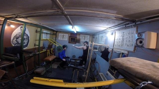 Качаем плечи