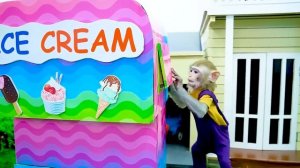 Baby Monkey KiKi rescue Lightning McQueen Car and wash it so funny | KUDO ANIMAL KIKI