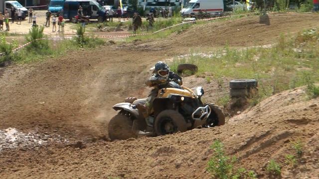 Yamaha перевернулась. Карякин первый ! Квадро-мото кросс на байк шоу "Черные ножи". смотреть онлайн