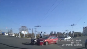 Мотоциклист отправился в полёт после ДТП