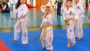 Удар ногой Ап чаги в прыжке