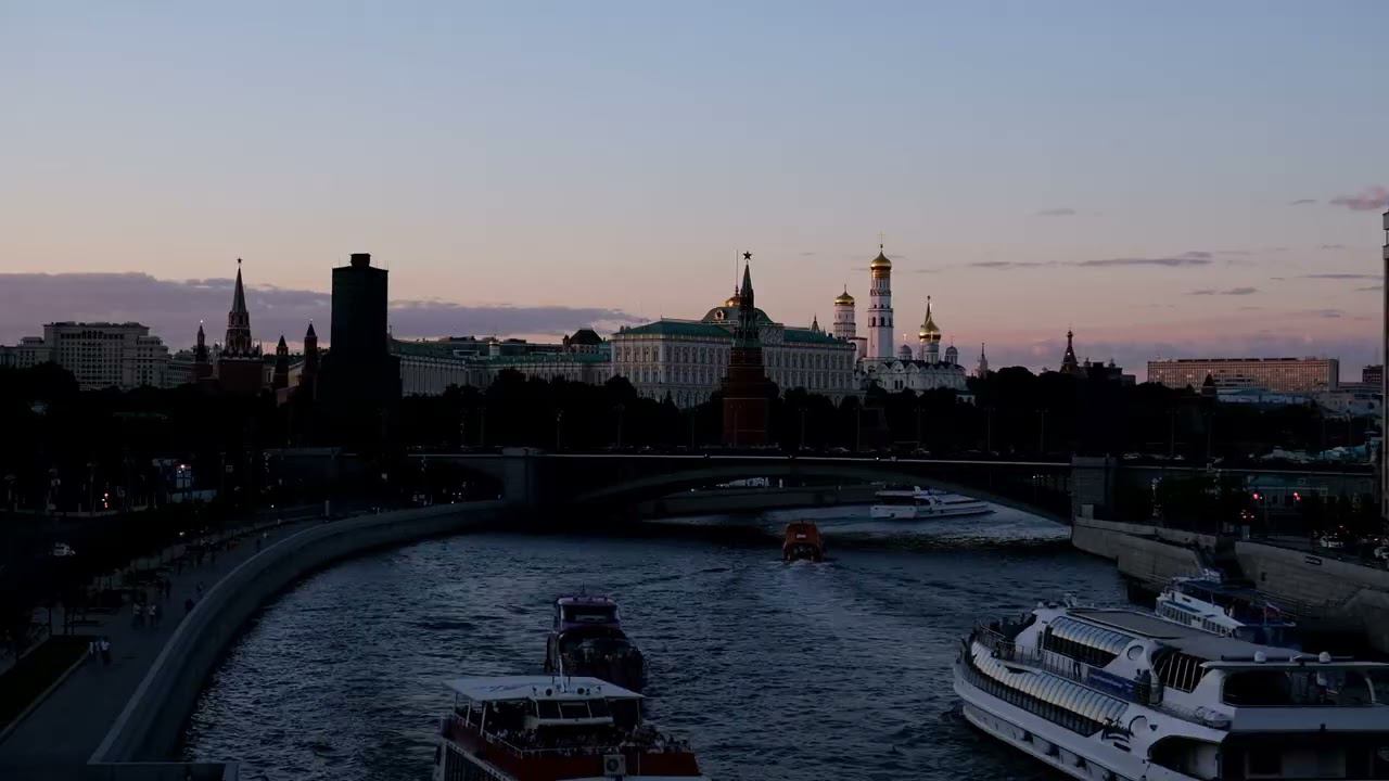 Вечер в Москве. Патриарший мост. 30 июня 2022 года смотреть онлайн