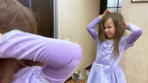 Настя собирается на бал 0+