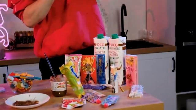 Приготовили ТРИ огромных милкшейка ! Коктейли из Мальтизерс, MilkyWay, M&M's !