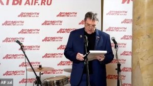 Поэт Алексей Краснянский в литературной гостиной АиФ