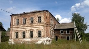 Заброшенный детский интернат и здание церковно-приходской школы